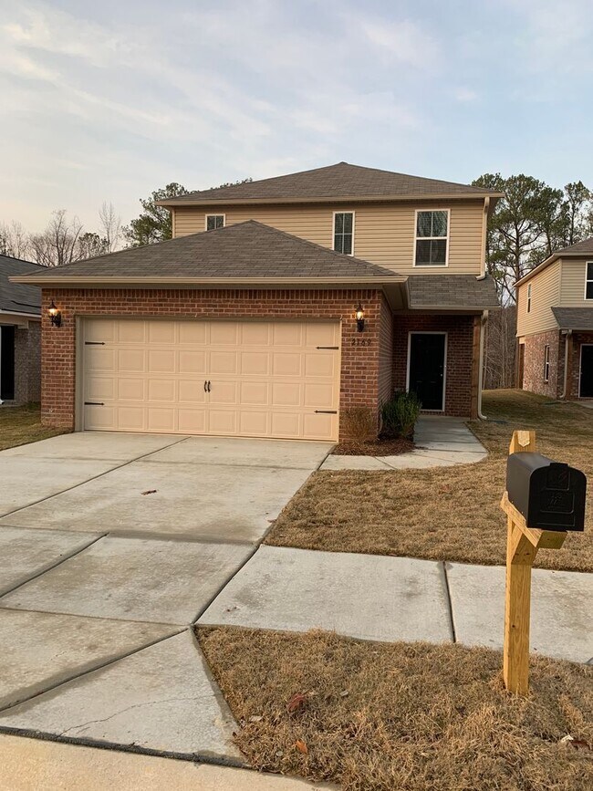 Building Photo - Now Pre-Leasing — Spacious 3 Bed, 2.5 Bath Home in Cullman!
