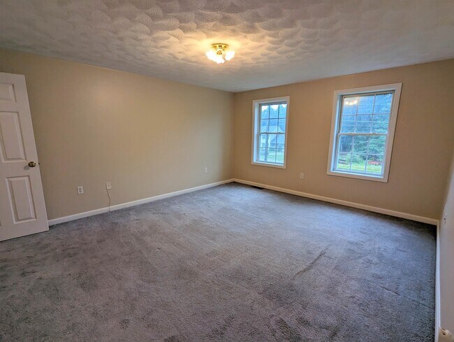 Building Photo - 17 Cottonwood Rd