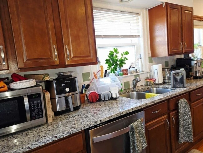 Building Photo - 70 Beaconwood Rd