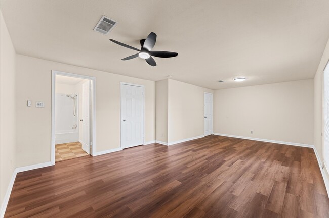 Building Photo - 1505 Gladiola Ave