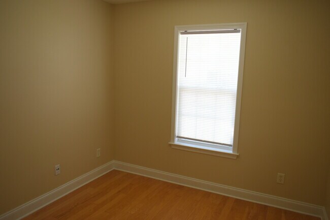 Building Photo - 1528 Wagon Ct