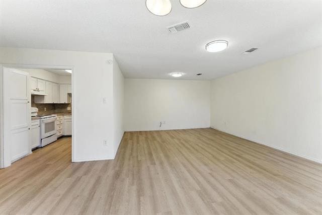 Building Photo - 6905 W Cleburne Rd
