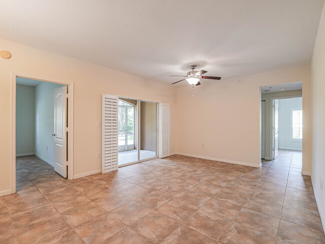 Building Photo - 5060 Fairways Cir