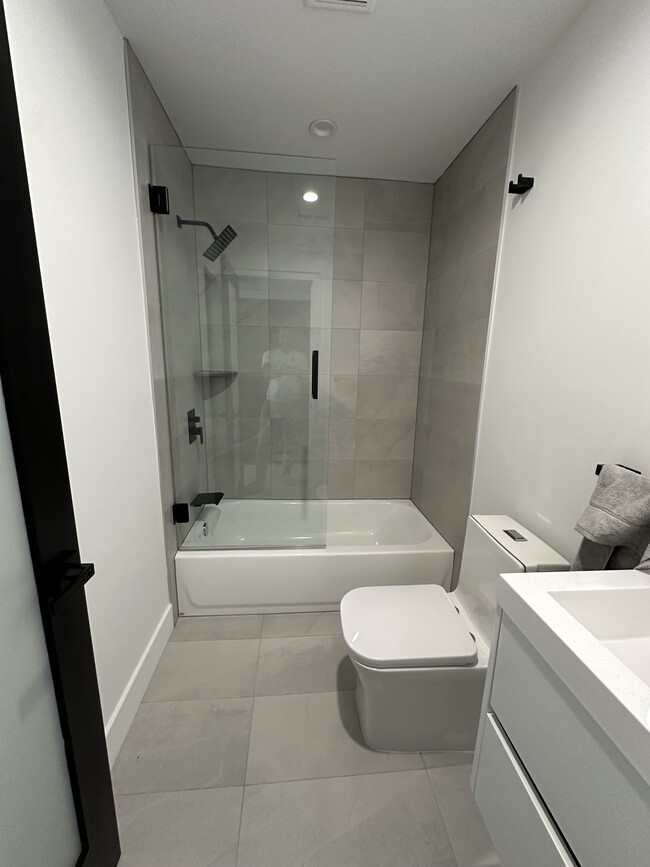 Bath room on second floor - 2612 E Hagert St