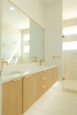 Building Photo - 4200 Munger Ave