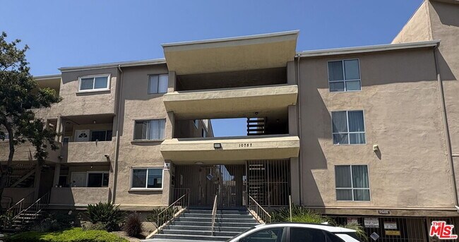 Primary Photo - 10757 Hortense St