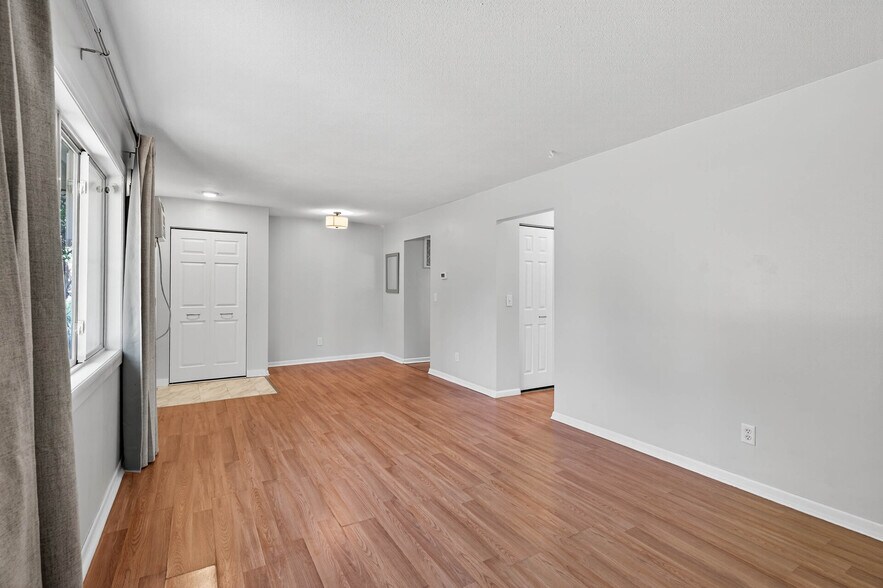 Building Photo - 5294 Raymond Ave