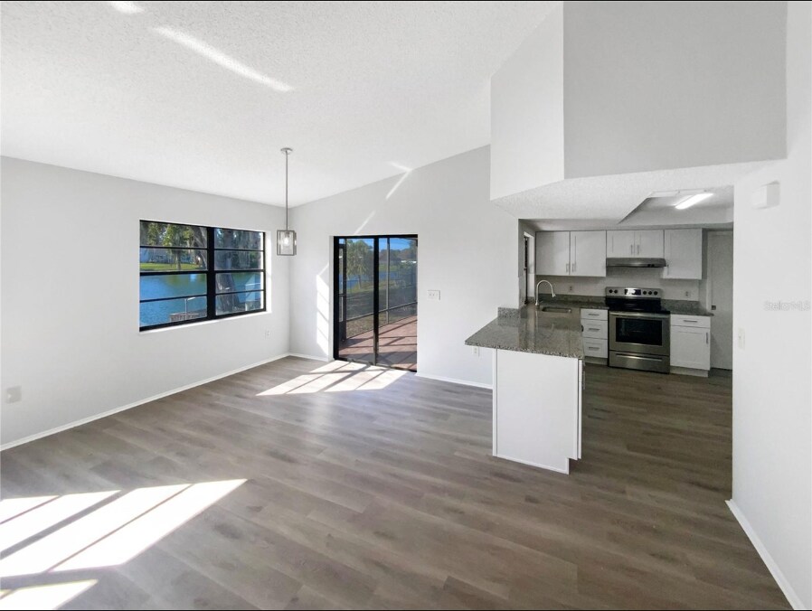 Building Photo - 7846 Cayuga Dr