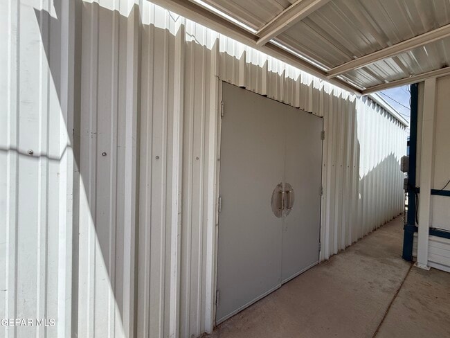 Building Photo - 5941 Sixta Dr