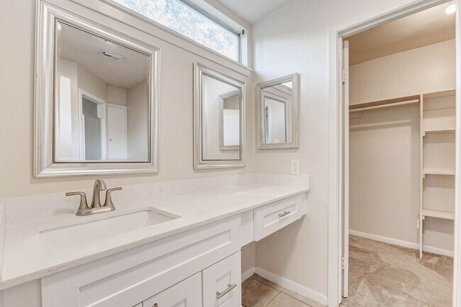 Building Photo - 1018 Rock Canyon Dr