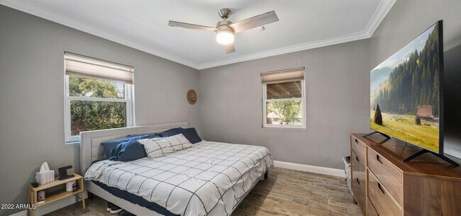Building Photo - 4302 E Wilshire Dr