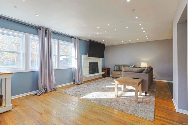 Building Photo - 19191 Palisade Ave