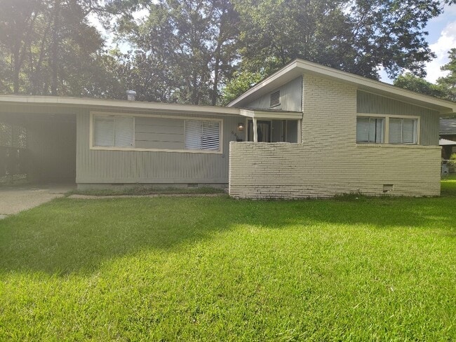 Primary Photo - 646 Piermont St