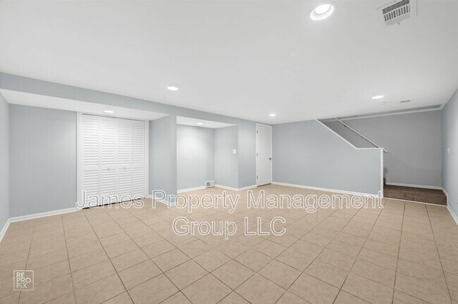 Building Photo - 9063 N Clifton Ave