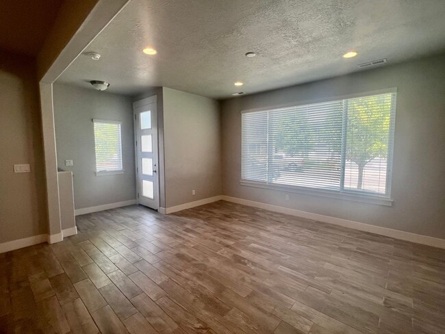 Building Photo - Beautiful Santorini Village Townhome Now Available in South Jordan