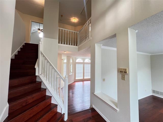 Building Photo - 723 Sumner Dr