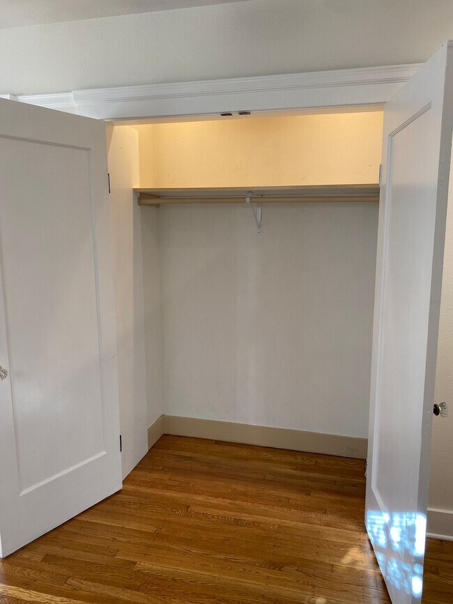 Building Photo - 1242 Susana Street