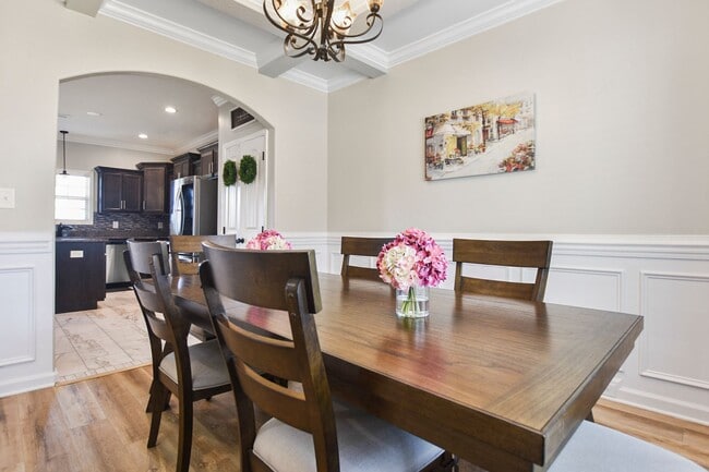 Building Photo - Pet Friendly Four Bedroom!