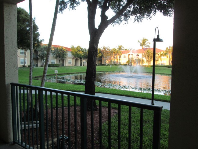 Building Photo - 15065 Michelangelo Blvd