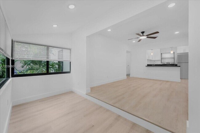 Building Photo - 5220 SW 6th St
