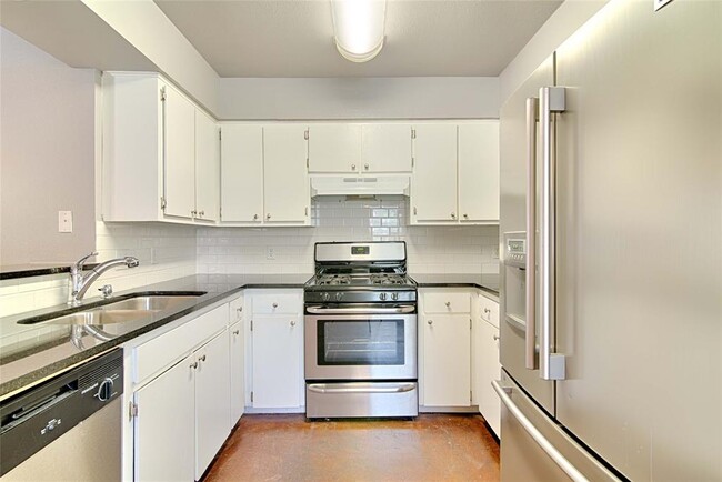 Building Photo - 403 W Elizabeth St