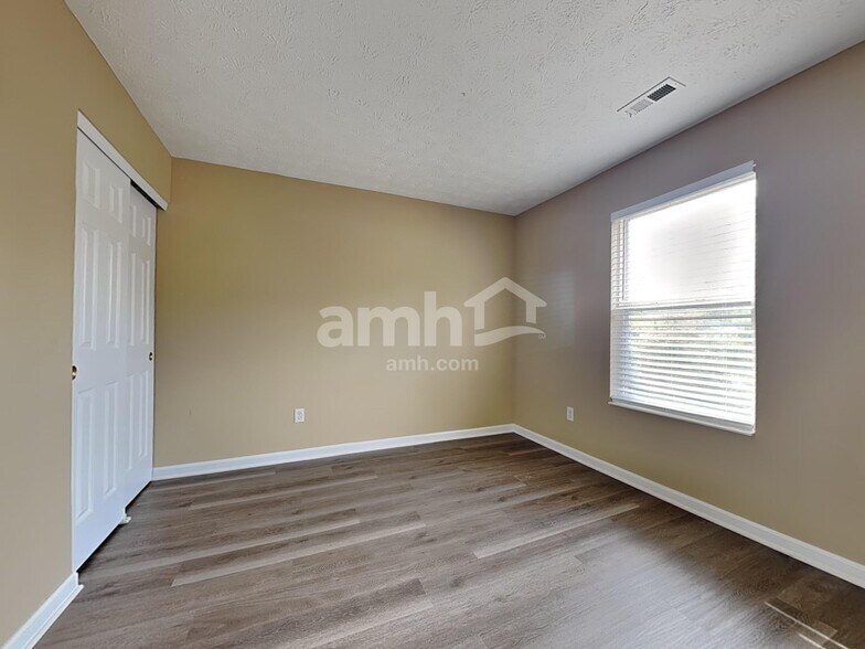 Building Photo - 135 Easton Manor Dr