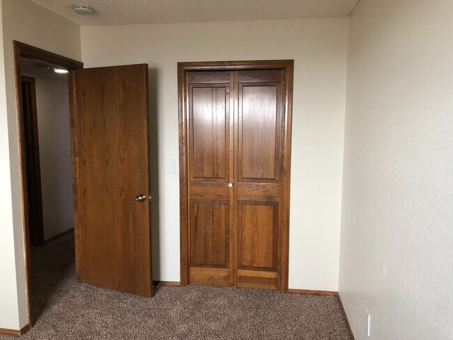 Building Photo - Spring Valley Lake Home