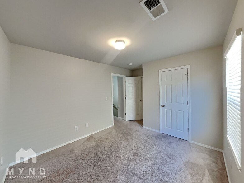 Building Photo - 141 Patriot Point Dr