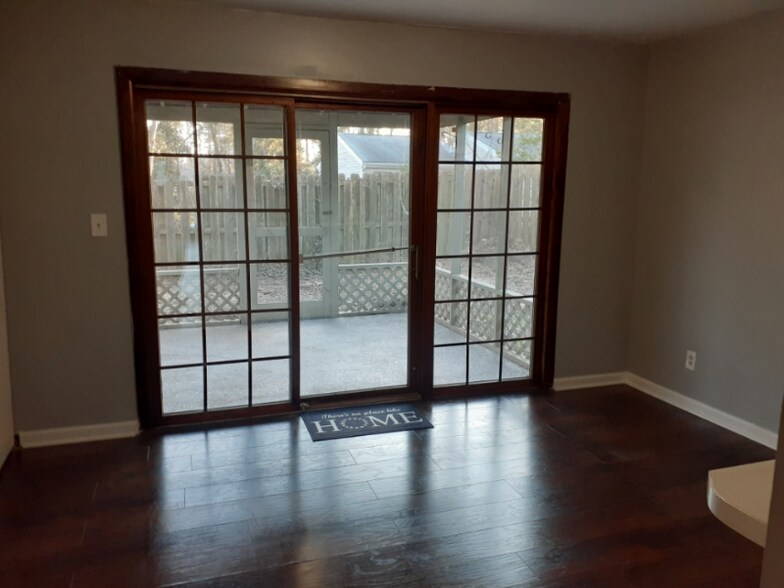 Building Photo - 170 Governors Dr