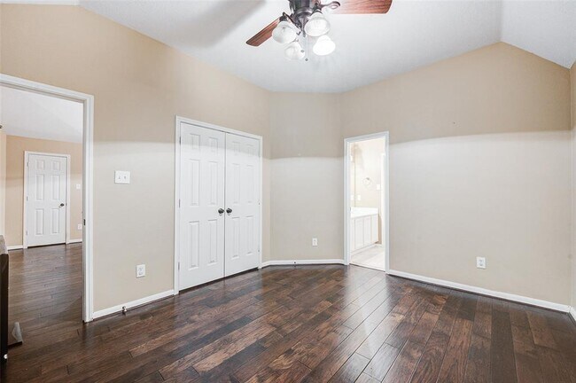 Building Photo - 815 Pointe Loma Dr