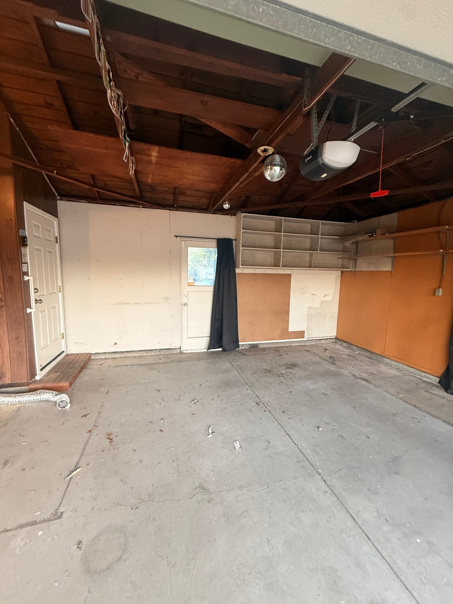 Building Photo - 212 E Hemlock Ave