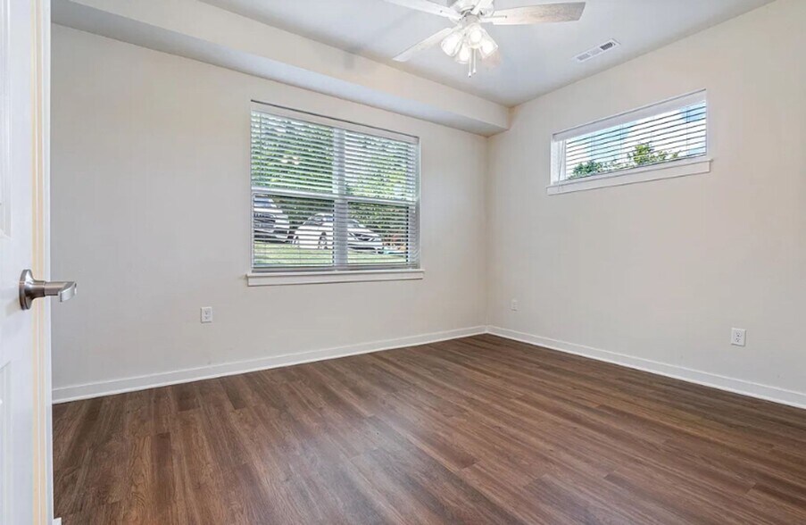 Building Photo - 605 Whitham Ave