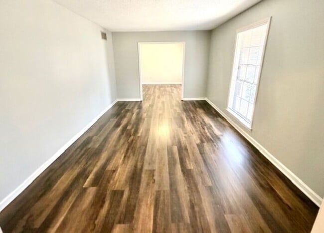 Building Photo - Spacious Home In Countrywood-4 Bedrooms 2827 SF