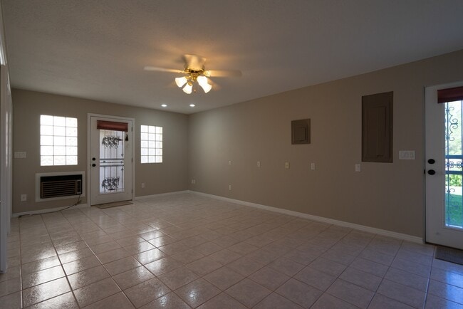 Building Photo - Spacious 6 Bedroom Home with a Balcony!
