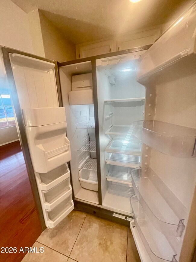 Building Photo - 508 E Angela Dr