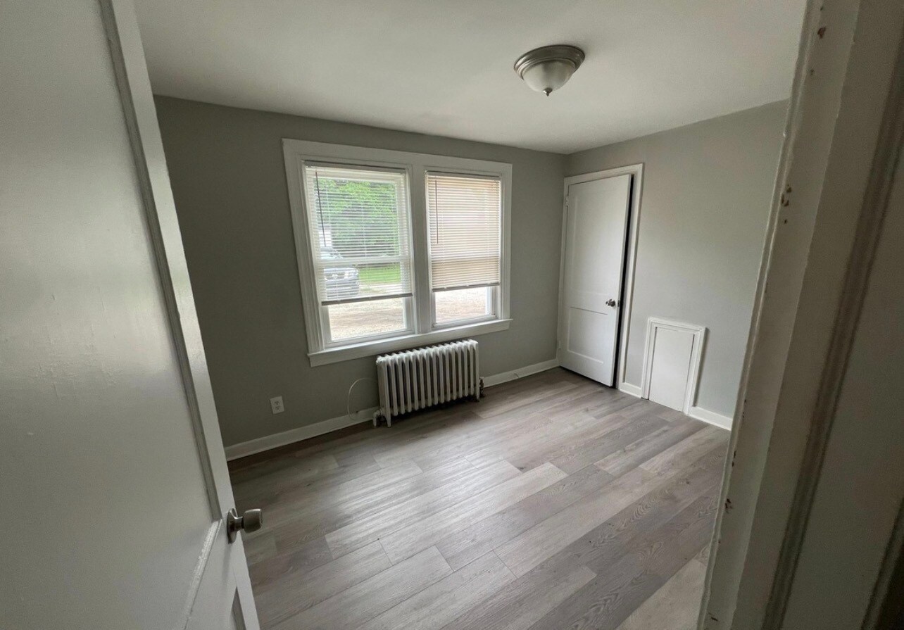 Building Photo - 420 Cinnaminson Ave
