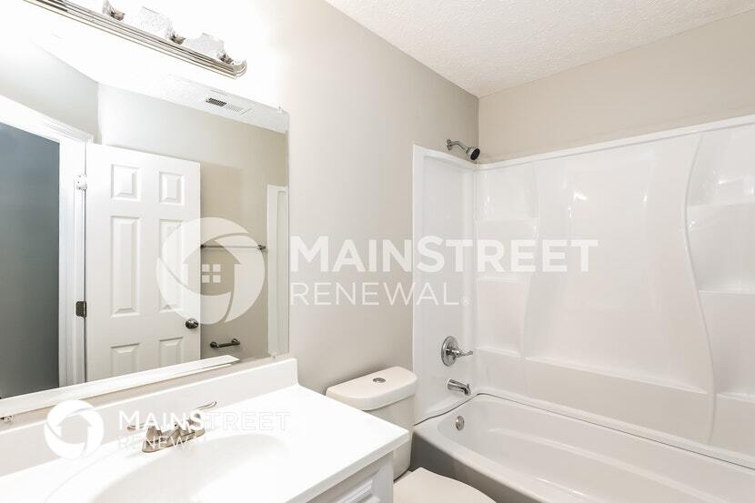 Building Photo - 7925 Woodlake Dr