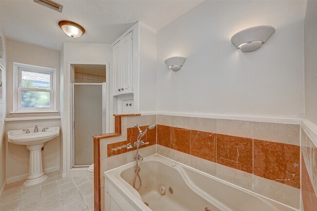 Building Photo - 12823 Westhorpe Dr