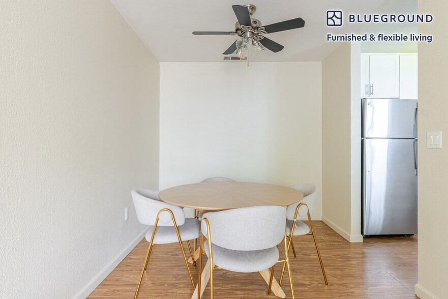 Building Photo - 43 Rock Harbor Ln