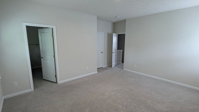 Building Photo - Luxury Townhome in Avon Ohio