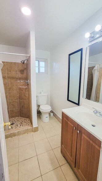 Building Photo - 5527 Baileya Ave