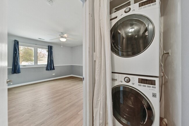 Building Photo - 1426 Stonebridge Cir