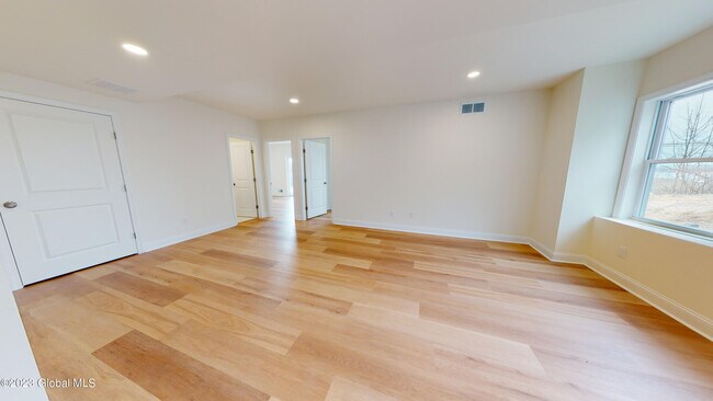 Building Photo - 544 NY-9P
