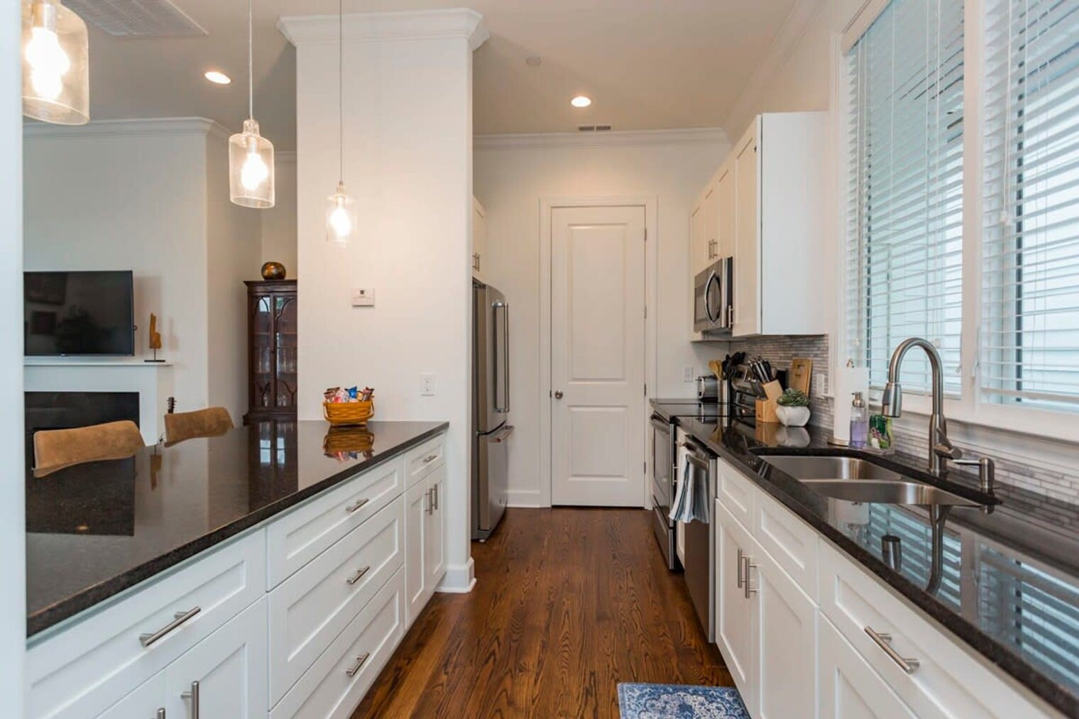 Building Photo - 814 Smiley St