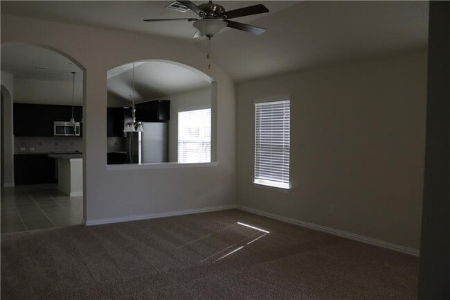 Building Photo - 913 Wolcott Dr