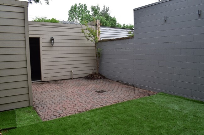 Building Photo - 6501 Gambier Ln