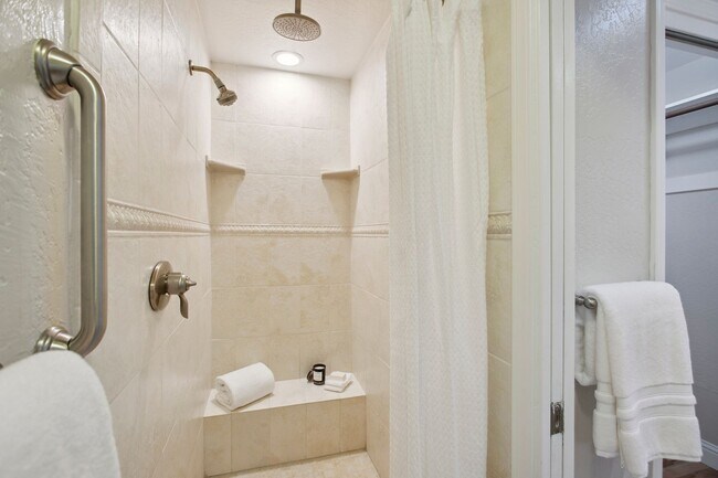 Building Photo - Updated 3 bedroom + office & pool, single ...