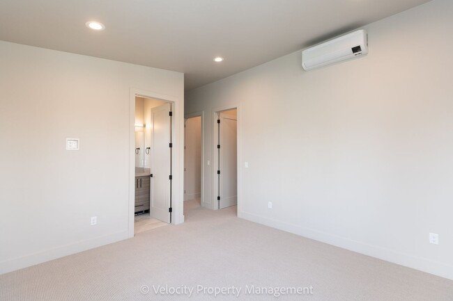 Building Photo - Brand New Westside Townhome!