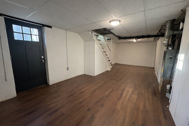 Building Photo - 501-503 River Road