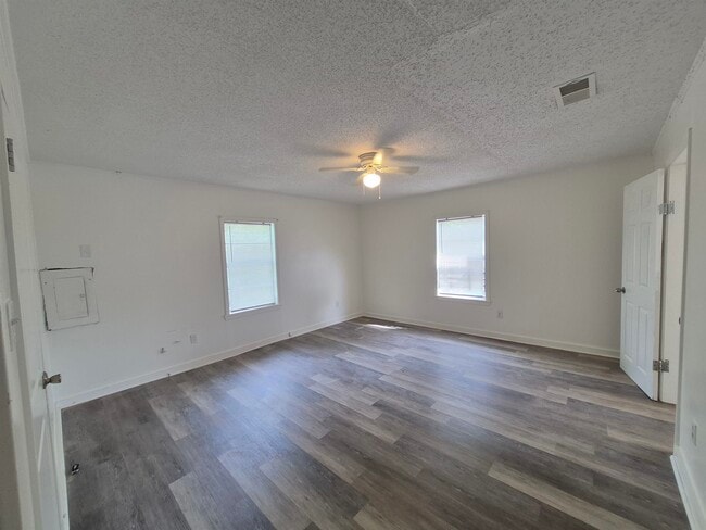 Building Photo - 2100 Riverside Blvd